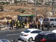 Палестинський терорист в Ізраїлі таранив автомобілем людей на автобусній зупинці (відео)