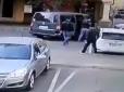 Представилися СБУ: Під Києвом прямо на вулиці викрали чоловіка (відео)