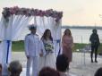 Звільнений із російського полону моряк святкує весілля в Україні (фото)