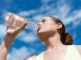 Пийте на здоров'я: Українцям дали поради, як обрати питну воду в магазині (відео)