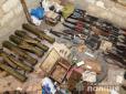 Поліція назвала основні версії кривавої перестрілки у Харкові та показала вражаючий арсенал кілера