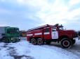 Із першим снігом: На Полтавщині вантажівки застрягають у заметах (фото, відео)