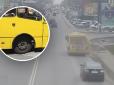 На Київщині у маршрутки на повному ходу відвалилися колеса (відео)