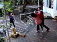 Зробила зауваження: В окупованому Криму покупець без маски побив продавщицю магазину (відео)
