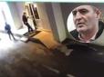 Скандальний бізнесмен з озброєними людьми взяв штурмом Укравтодор (відео)