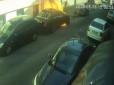 В Одесі невідомі обстріляли і підпалили авто відомого адвоката (відео)