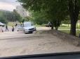 Реакцію господаря можна уявити: У Львові автівка за відсутності водія здійснила каскадерський трюк (фотофакти)