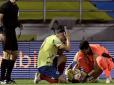Кістка не витримала ваги: Колумбійський футболіст отримав моторошний перелом під час матчу (відео)