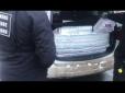 На кордоні України затримали угорського ексдепутата з ... контрабандою цигарок (відео)