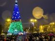 У Луганську зовсім сумно: Як виглядають головні ялинки і різдвяні 