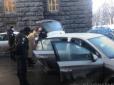 У Києві в урядовому кварталі затримали чоловіка зі зброєю (фото)