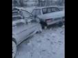 Зіткнулися три десятки авто: В анексованому Криму сталася масштабна автокатастрофа (відео)