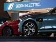 Електромобілі BMW навчать заряджатися найдешевшою електроенергією