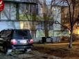 Жахлива помста автохаму: У Києві спалили позашляховик, який регулярно паркувався на газоні (відео)