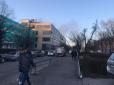 Велика хмара чорного диму стоїть над містом: У Чернівцях масштабна пожежа на заводі (фото)