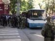 Біля будівлі ФСБ у Сімферополі затримали десятки протестувальників, котрі вимагали від окупантів зупинити репресії проти Меджлісу