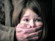 Схопив за волосся і потягнув у лісосмугу: У Краматорську педофіл зґвалтував 11-річну дівчинку