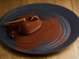 Відмінна альтернатива тортам: Простий рецепт крем-брюле по-каталонськи із чорним шоколадом і какао