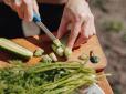 Вчені назвали салат, що допомагає знизити тиск - треба всього два інгредієнти!