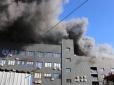 Зайнялася величезна пожежа: Окупанти у Харкові обстріляли ТРЦ (відео)