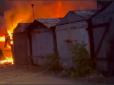 У окупованому Донецьку від обстрілів тремтять будинки, у Куйбишевському районі сильна пожежа (фото)