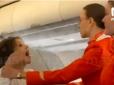 Тричі зв'язували скотчем: Російська туристка влаштувала дебош на борту літака в Туреччину (відео)