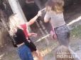 Бризнули балончиком, а потім відгамселили: У Києві дівчата-підлітки побили однокласницю