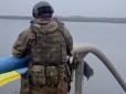 Бійці ЗСУ підняли український прапор над Антонівським мостом (відео)