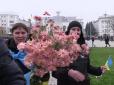 Містяни бігли назустріч з квітами: У ЗСУ показали нове відео, як заходили в Херсон - багато людей ридали