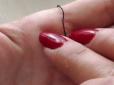 Клопіт шевців протягом тисячоліть: Найпростіший китайський спосіб заправити нитку в голку (відео)