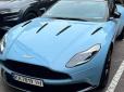 Не авто, а просто іграшка! У Києві з’явився дуже незвичний Aston Martin (фото)