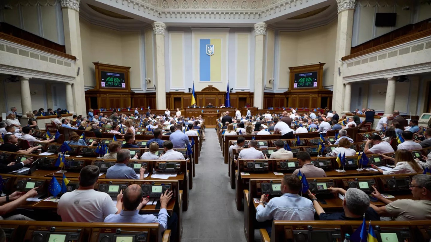 Найбідніші? Нардепи хочуть різко підняти свої пенсії - зможуть отримати компенсації у сотні тисяч гривень