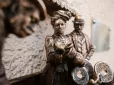 На Подолі з'явилася виразна мініскульптура, присвячена Київським контрактам, котрим місто зобов'язане бурхливим розвитком з кінця XVIII століття (фото)