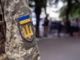 У Львові працівники ТЦК силою підняли та занесли чоловіка в авто (відео)