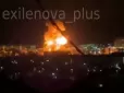 Досі горить та вибухає: Аеропорт Сочі залишили без пального: Безпілотники уразили нафтобазу в Адлері (відео)