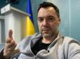 Арестовщина несеться з кожної праски. Тільки тепер - під парасолькою США, - волонтер Донік