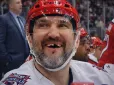 Відомий спортсмен-путініст отримав по обличчю та втратив частину зуба (фото)