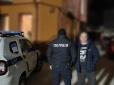 Біля Буковеля чоловік запустив салют, щоб привітати молодят, а далі в нього виникли проблеми (відео)