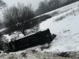 Їхали з Києва на відпочинок: На Закарпатті автобус із дітьми впав у воду (фото)
