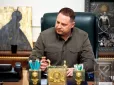 А ми ще дивувались, звідки у Єрмака з його двома класами освіти такий вплив на президента. А от воно що… - Фурса