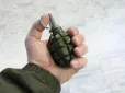 У Чернівецькій області злочинець жбурнув у авто з поліцією гранату. Є постраждалі