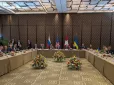 За крок до зустрічі Зеленського, Трампа та Путіна. Що відбувається на мирних переговорах, - УП