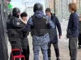 У Підмосков’ї 16-річний підліток влаштував вибух у відділенні банку, хлопця затримано (відео)