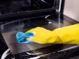 Цей лайфхак врятує ваш час! Як швидко очистити духовку без тертя і зайвих зусиль
